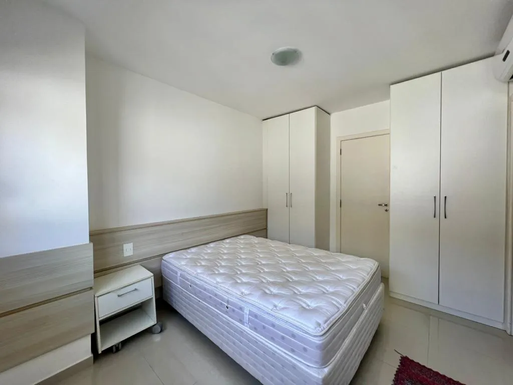 Imagem Casa em Condominio 5 Dormitórios - Bairro --