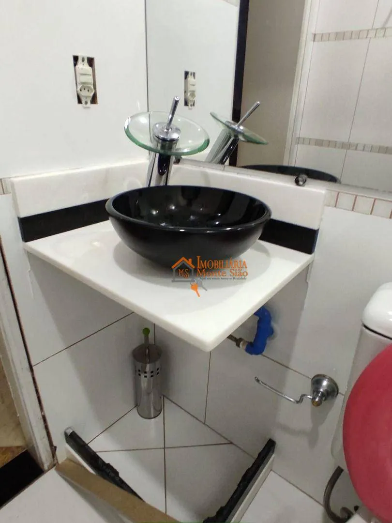 Imagem Apartamento com 2 dormitórios à venda, 44 m² por R$ 220.000,00 - Água Chata - Guarulhos/SP