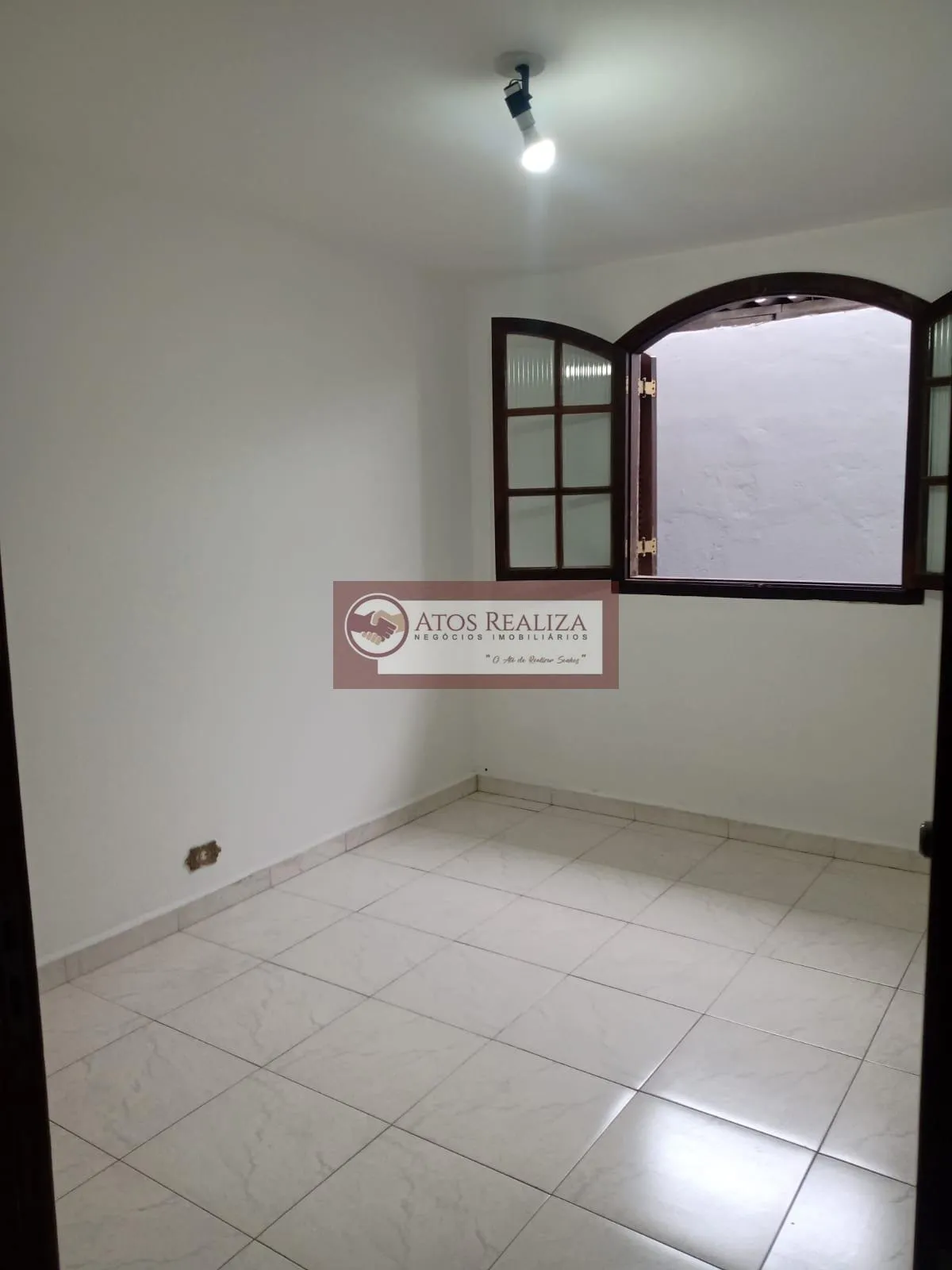Imagem Vendo Casa em Ótima localização, Próximo a Estação Grajaú da CPTM, Casa Com 3 Dormitórios, Sala, Cozinha, Banheiro, Área de Serviço, 2 Vagas de Garagem, Casa Subsolo contem 1 Dormitório grande, Cozinha americana, Lavanderia, Valor R$ 680 Mil