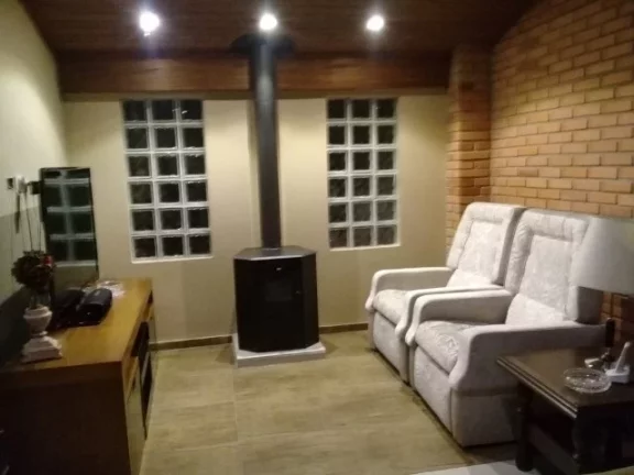 Imagem Excelente Casa com 350m², Condomínio Fechado, situado em Viamão.