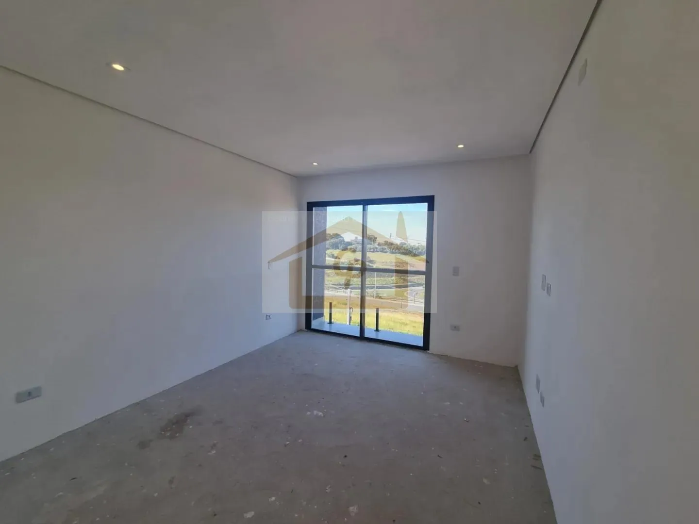 Imagem Casa com 3 quartos (um suíte), 3 vagas. Novidade na Granja Viana!