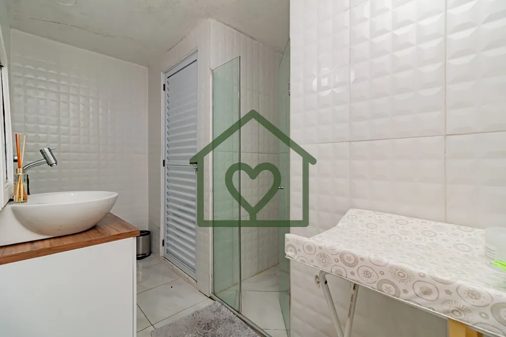 Imagem Apartamento térreo, reformado, de 70m² com 2 dormitórios, 1 banheiro, cozinha, lavanderia individ...