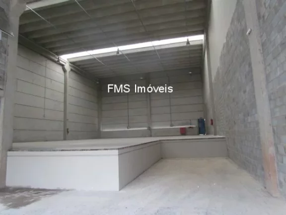 Imagem Galpão Industrial para Locação em Diadema-SP, Bairro Piraporinha, 2 Banheiros, 8 Vagas, 1.025m² de Área