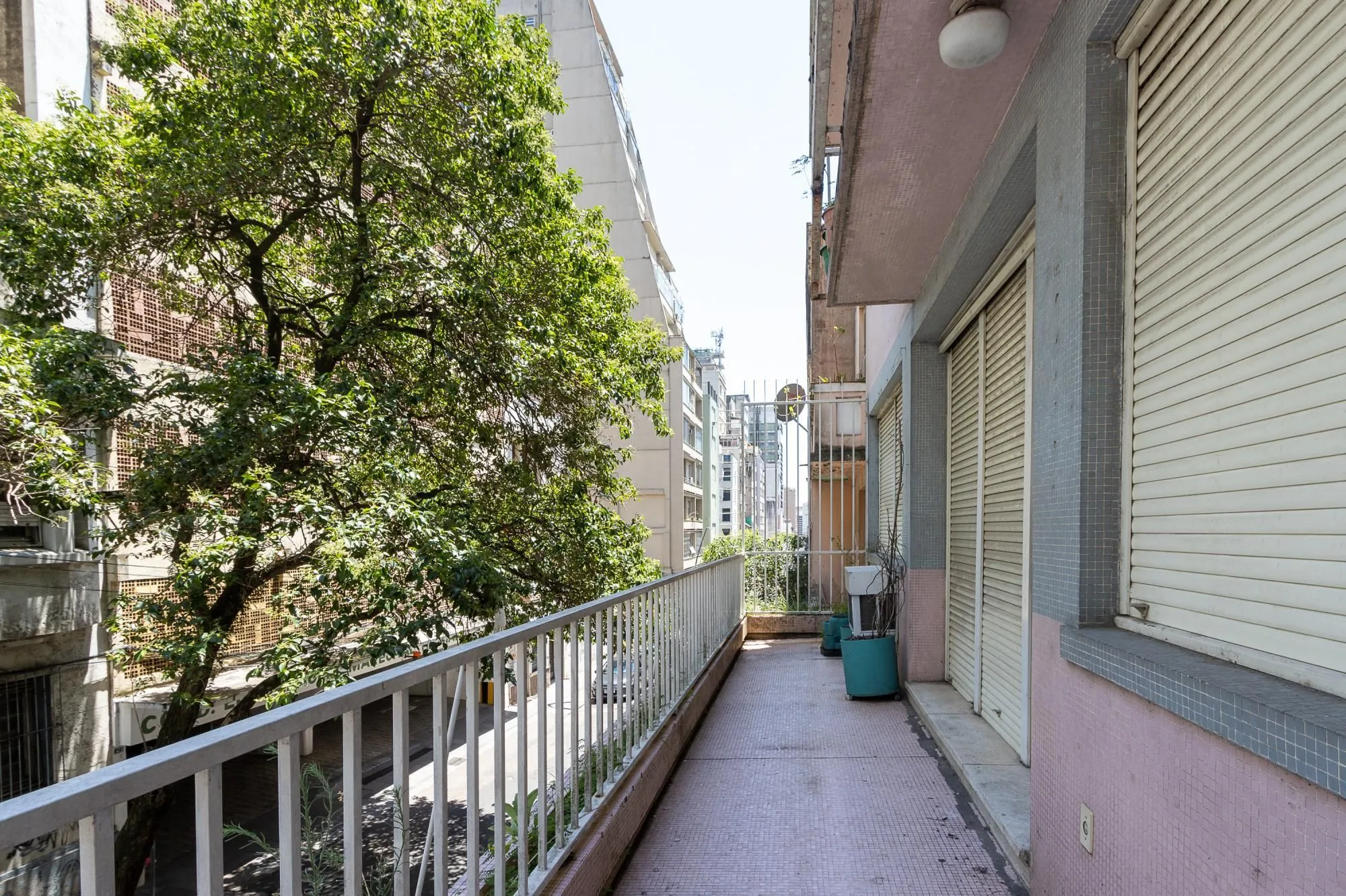 Imagem Apartamento frente à fundos, 3 dormitórios, 1 vaga escriturada - Centro Histórico