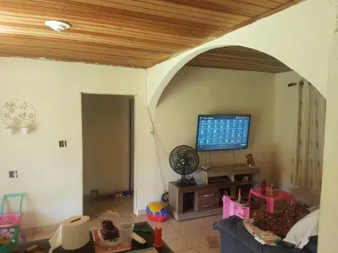 Imagem VENDA DE CHÁCARA NO RETIRO, EM ARUJÁ/SP, 4.300m² com 2 casas, 5 quartos, piscina. CONSULTE-NOS.
