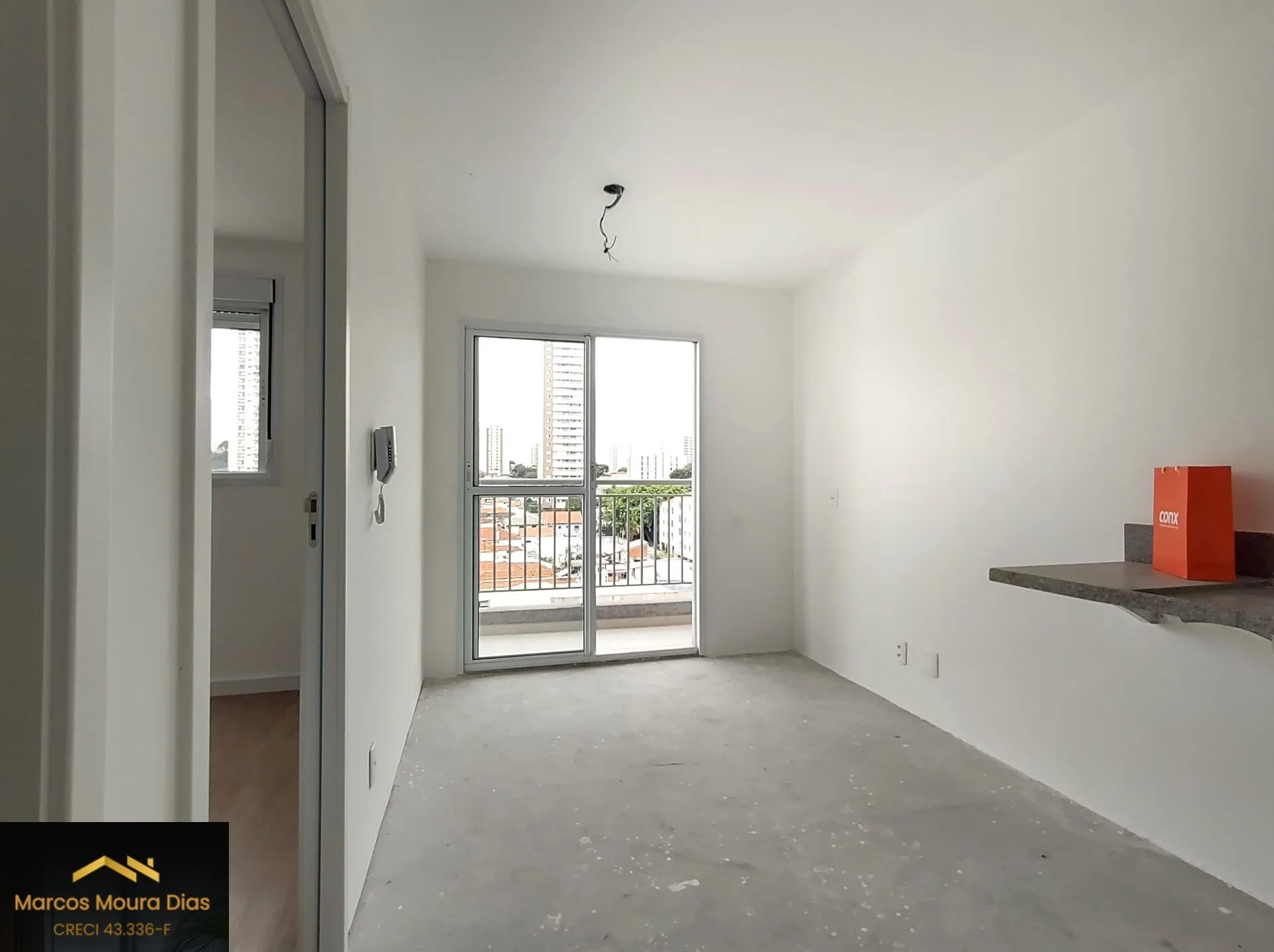Imagem Apartamento ( Studio) com 1 Dormitório na Vila Romana, Novo, Vista Livre. Banheiro com Janela