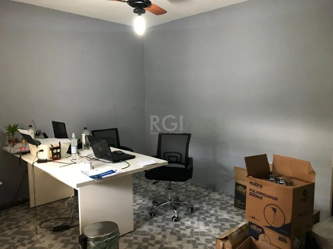 Imagem Casa residencial/comercial, com 350m² privativos, 4 quartos, 5 vagas de garagem - Bairro Tristeza