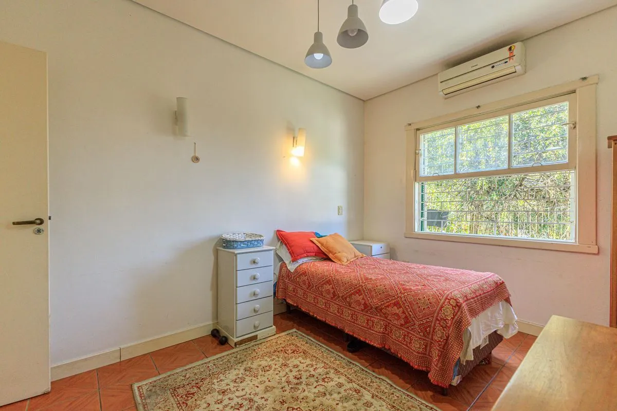 Imagem Casa 4 dormitórios Petrópolis