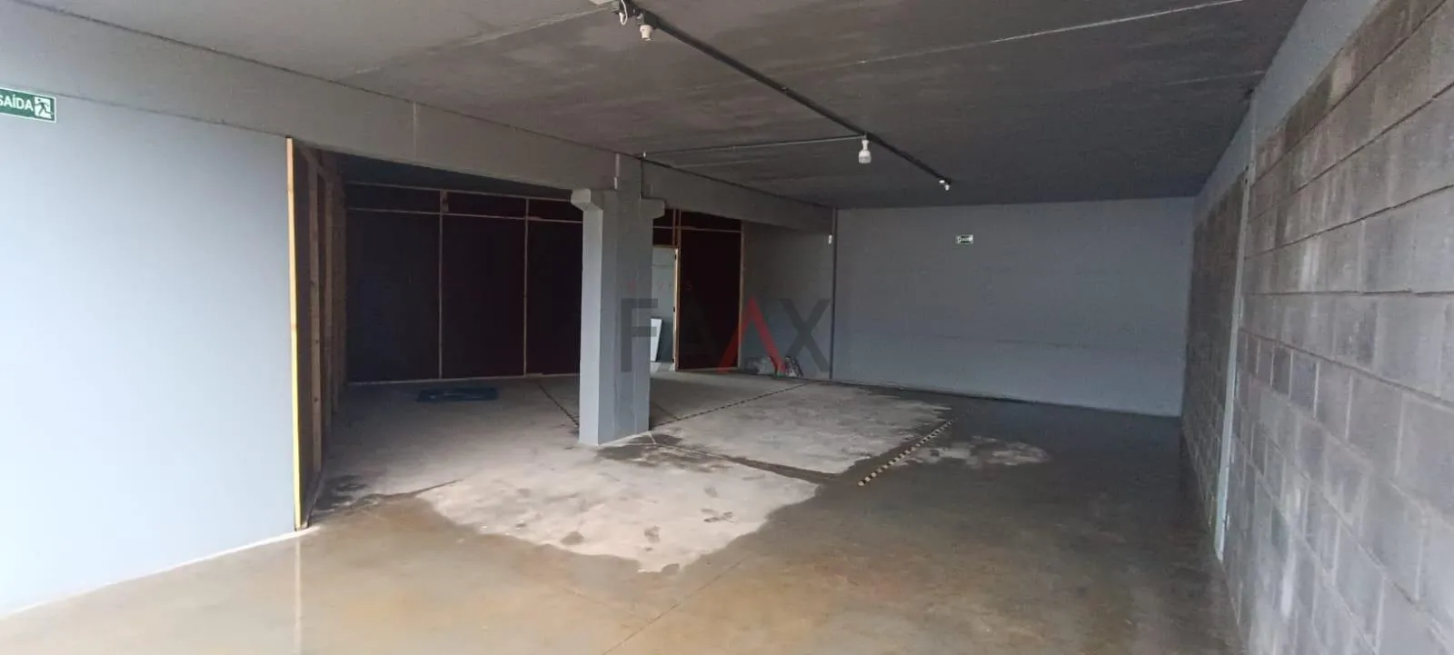Imagem Barracão Comercial de 11,5 x 25 m com Mezanino no Bairro Conradinho