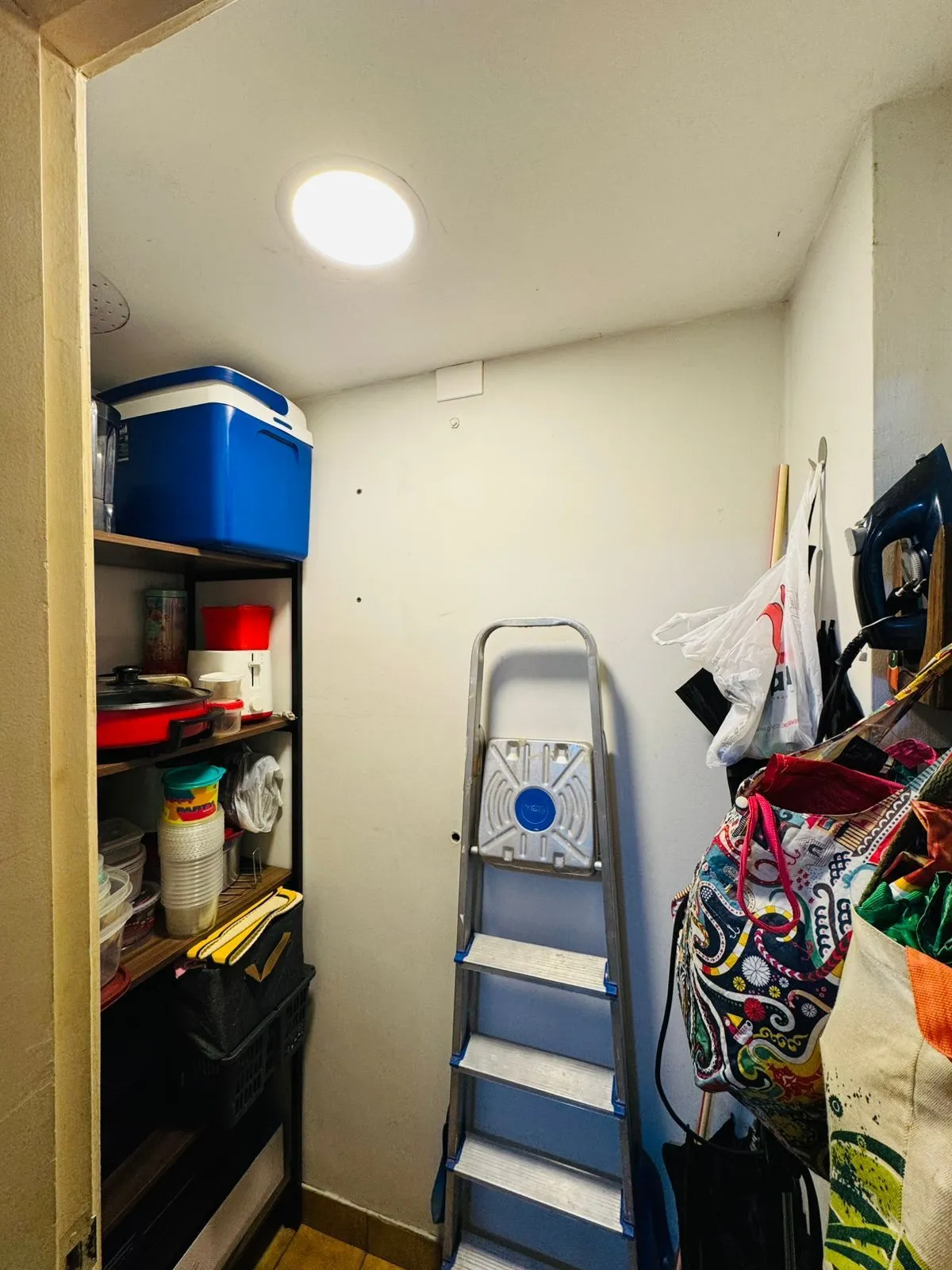 Imagem Apartamento Semimobiliado com 94,67 m² Privativos, 3 Dormitórios,