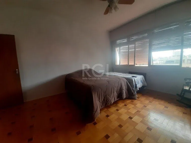 Imagem Casa para Venda - 243m², 3 dormitórios, 5 vagas - Medianeira