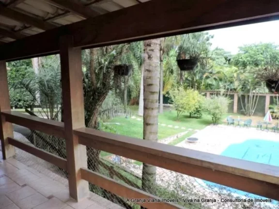 Imagem Muita privacidade com paisagismo tropical, piscina, 5 dormitórios e área gourmet completa.