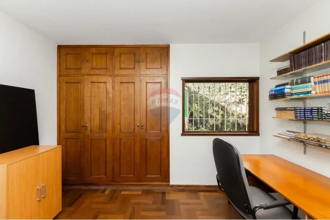 Imagem Casa Térrea bem localizada no jardim prudência com 3 Dormitórios sendo 1 Suíte, 3 Vagas Garagem.