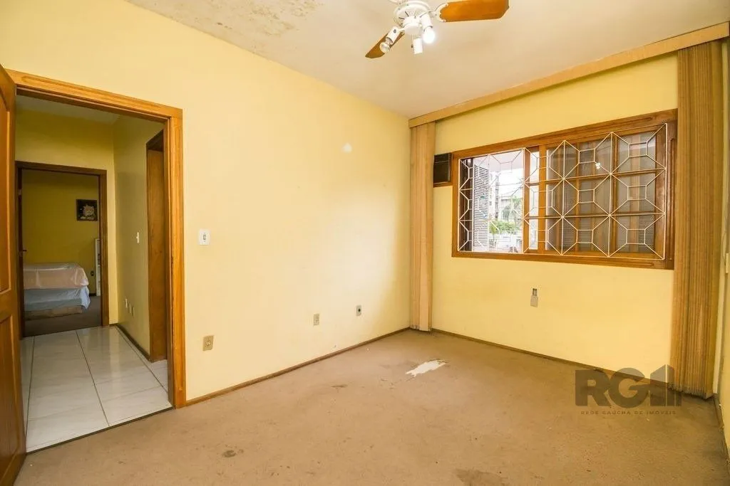 Imagem Excelente casa de 354m² com 5 dormitórios e 8 vagas.