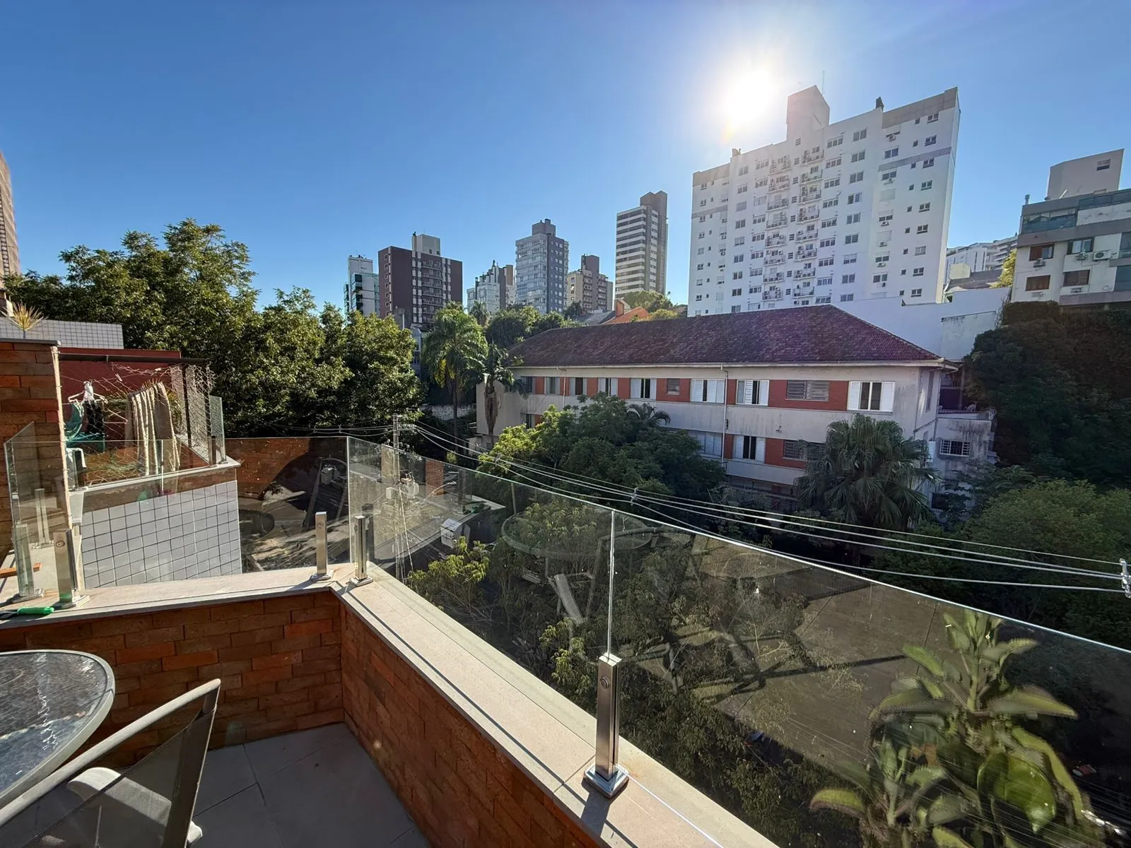 Apartamento com 02 quartos, 02 banheiros e 01 vaga Coberta no Bairro Petrópolis