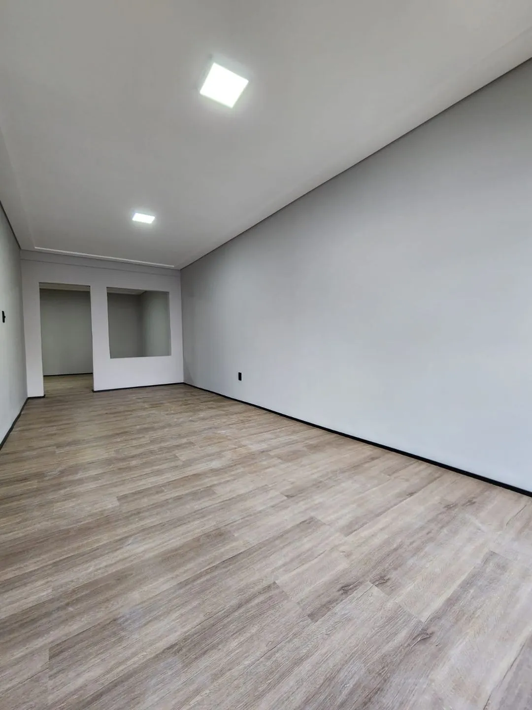 Imagem Sala comercial à venda em Caxias do Sul, São Pelegrino, com 2 quartos, 61.15m2
