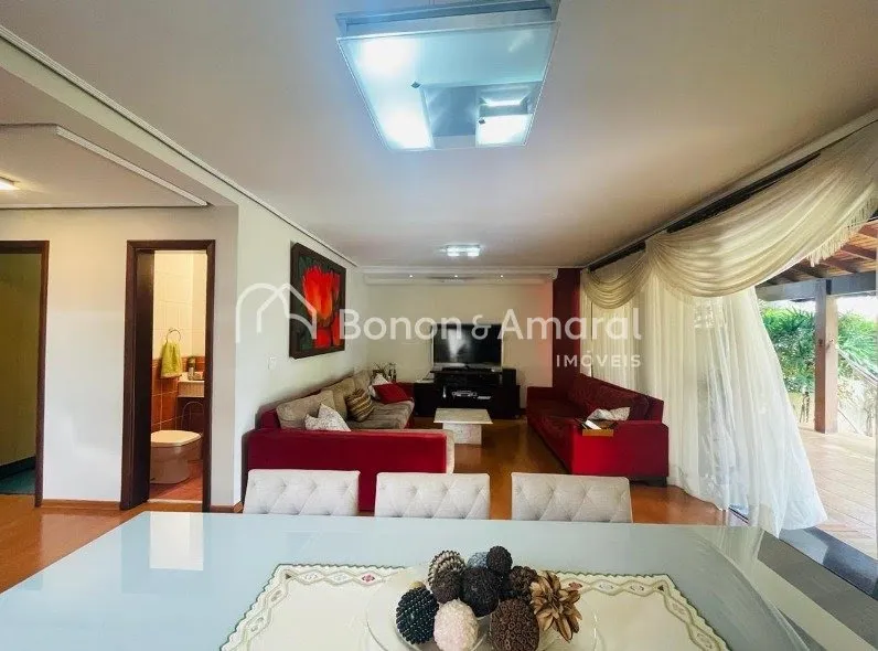 Imagem Casa Espaçosa e Confortável à Venda no Condomínio Vivenda das Quaresmeiras, em Valinhos