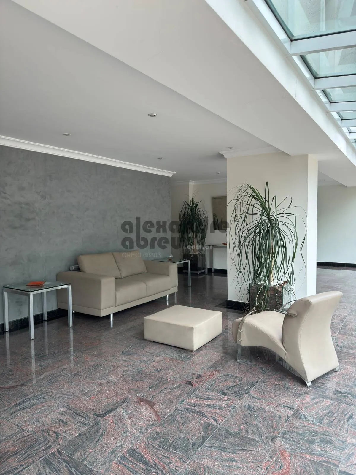 Imagem Apartamento com 2 dormitórios(1 suíte) 2 vagas em excelente localização.