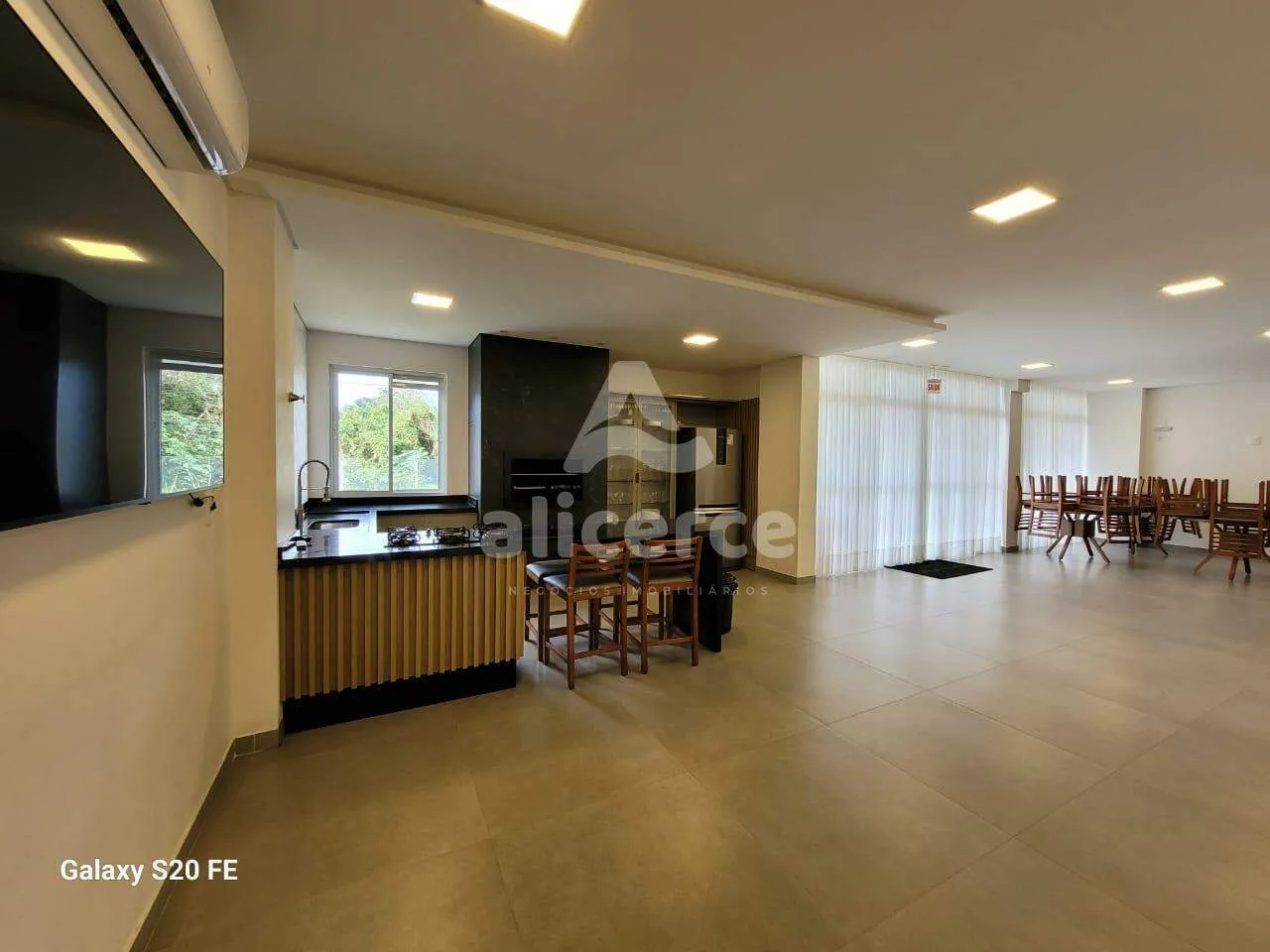 Imagem Apartamento á venda com 02 Dormitórios em Areias - São José -SC.
