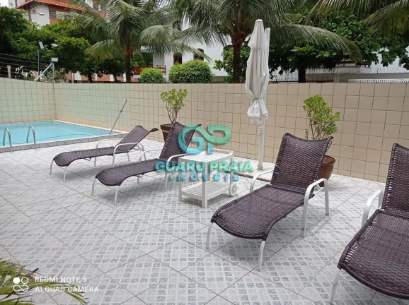 Imagem a 200m do mar com 3 dormitórios sendo 2 suítes, salas de estar com sacada e sala de jantar, cozinha com armários embutidos e despensa, área de serviço
