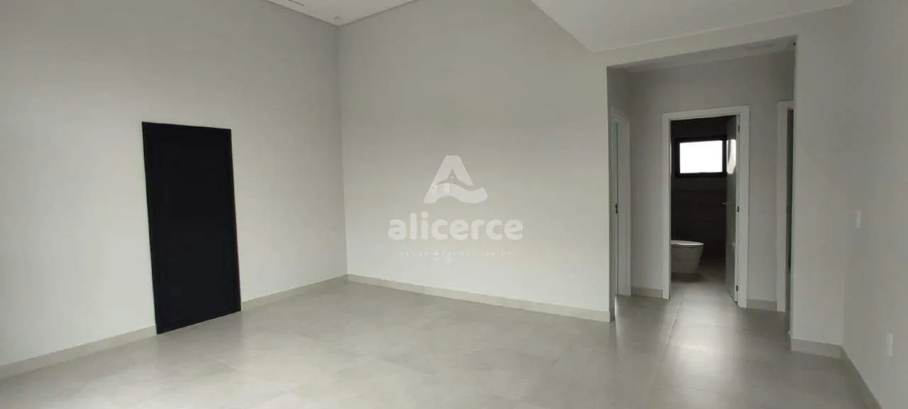 Imagem Casa à venda com 3 Quartos, 1 Suíte e 94,00m² em Ipiranga - São José/SC
