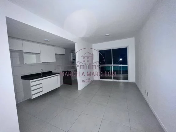 Imagem Apartamento quarto e sala, varanda grande, 1 vaga, 1 quadra do mar