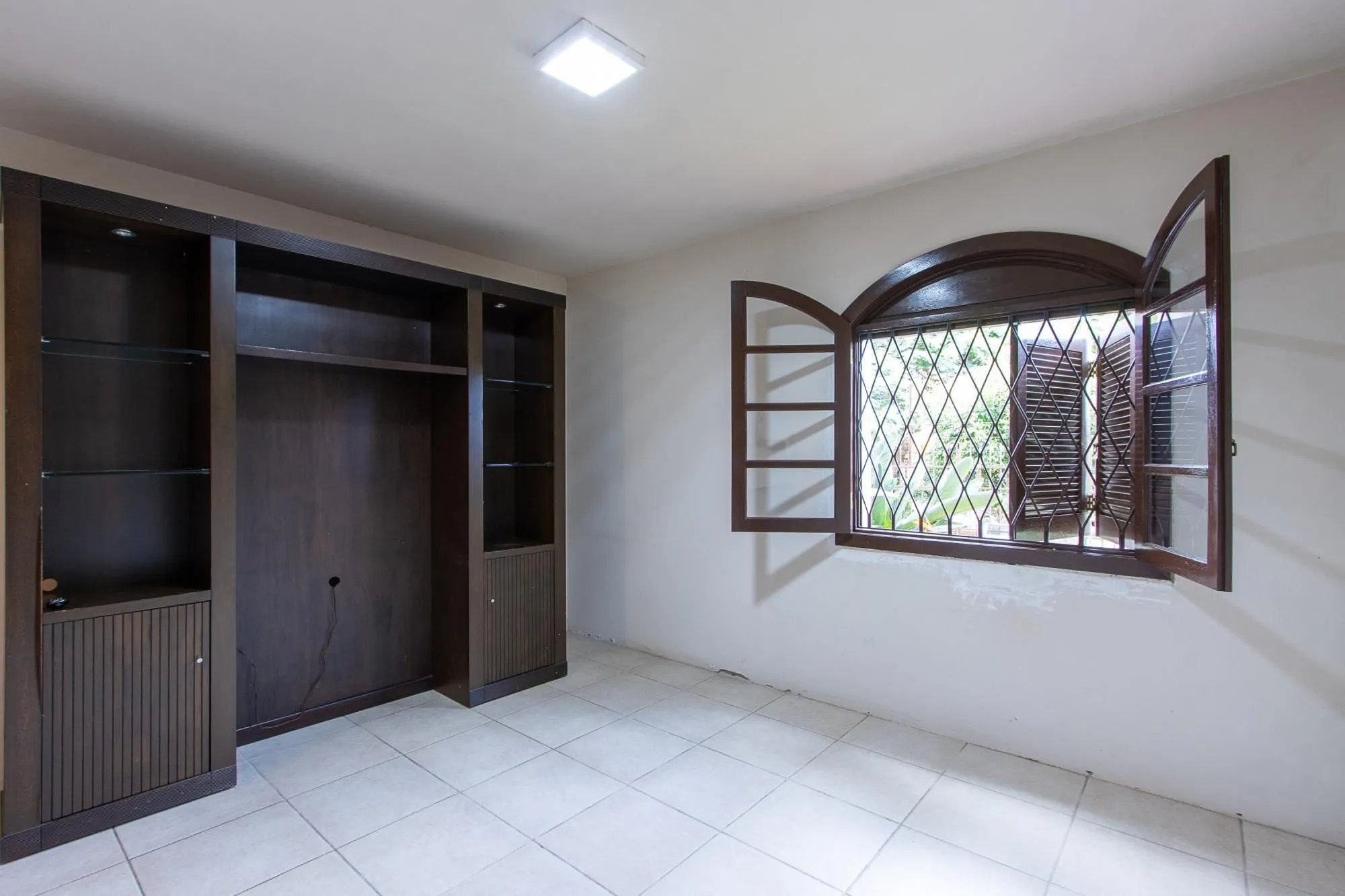 Imagem Casa de condomínio, 3 dormitórios, 1 suíte, 1 vaga coberta, no bairro Cristal.