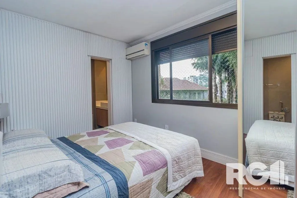 Imagem Apartamento com 94m², 3 quartos, 1 suíte, 2 vagas, no bairro Cristo Redentor em Porto Alegre..