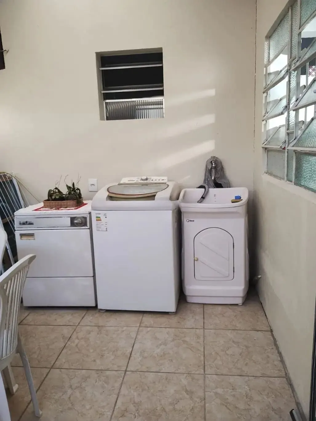 Imagem Casa de 3 dormitórios e 111m² à venda em Jardim Botânico, Porto Alegre.