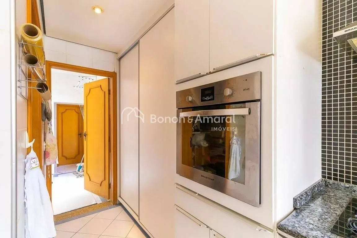 Imagem Casa em condomínio com 690m² e 5 quartos