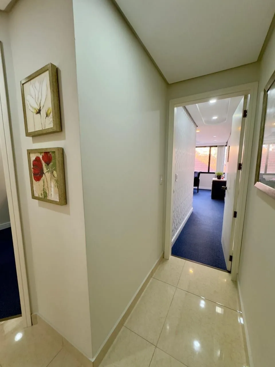 Imagem Sala com garagem dupla na Cristóvão!