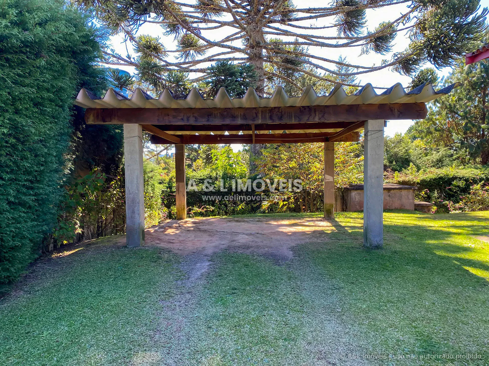 Imagem Casa à venda em Campos do Jordão - Em estilo rústico de tijolinho avista