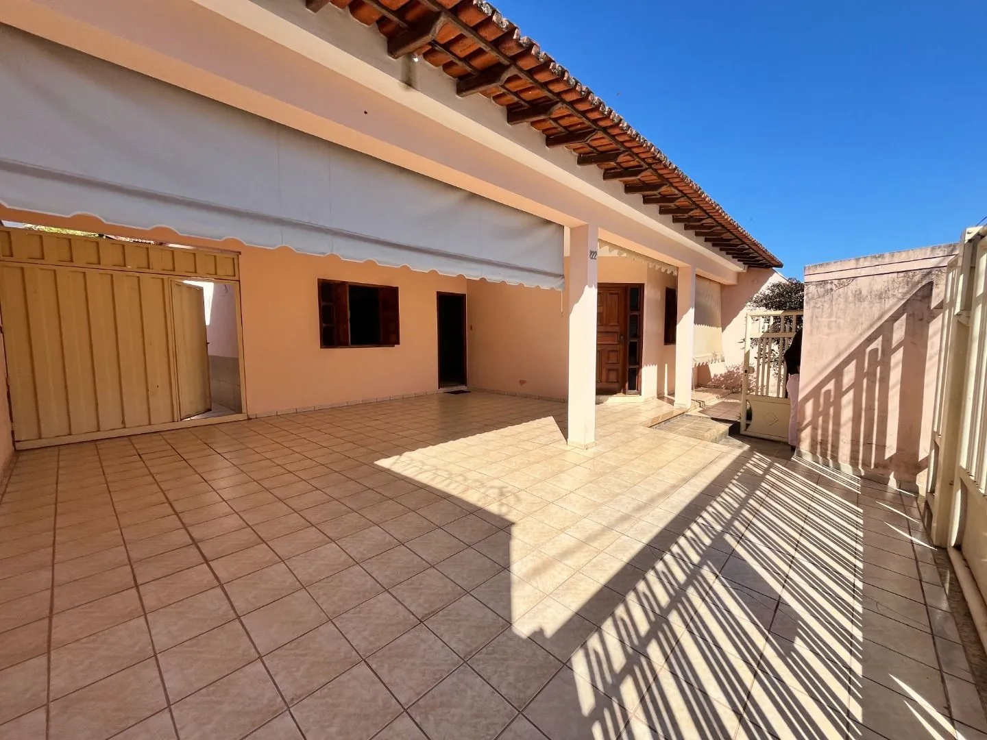 Foto do imóvel Casa com 3 dormitórios à venda, 194 m² por R$ 720.000,00 - Alto dos Caiçaras - Patos de Minas/MG