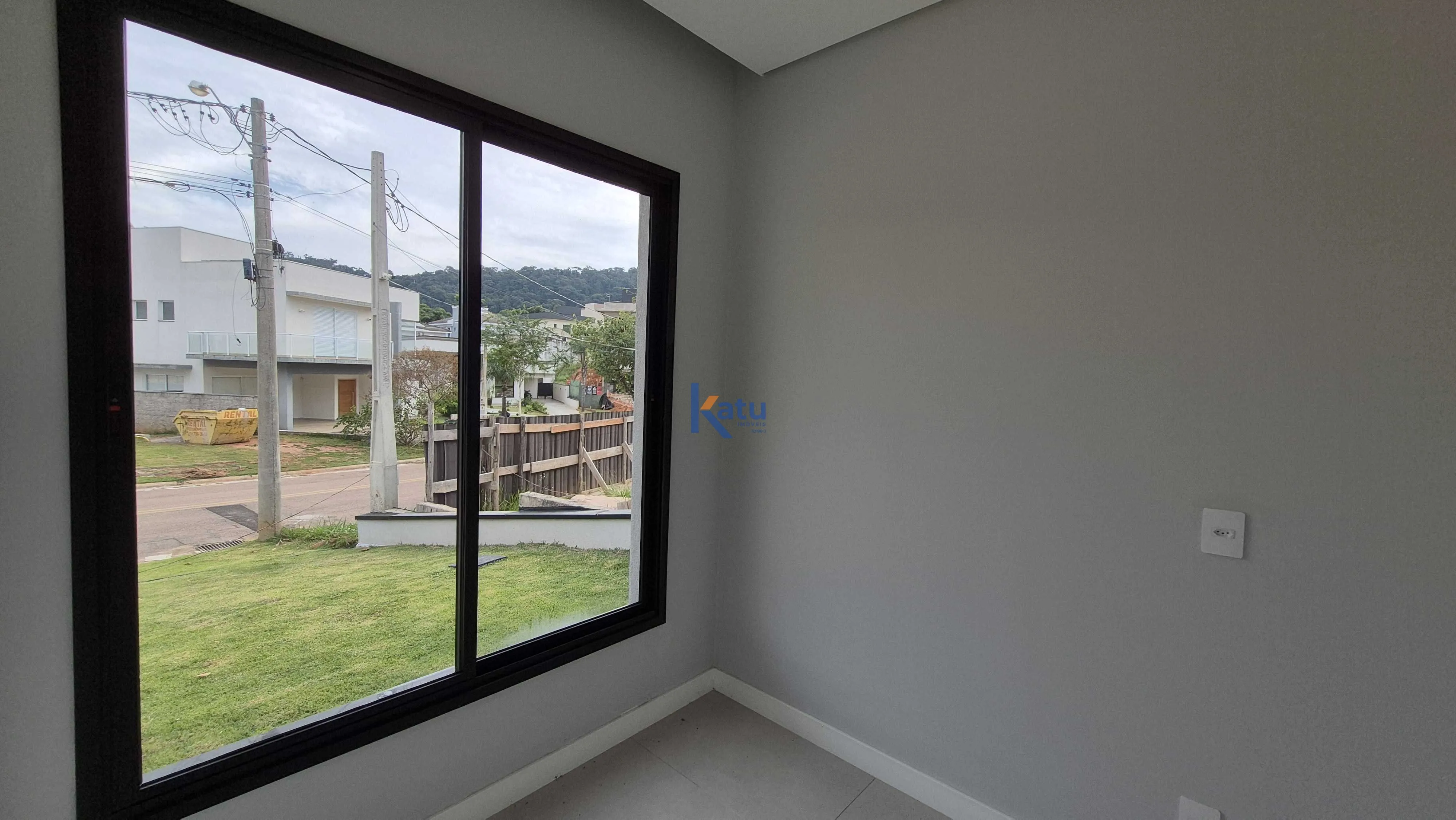 Imagem Linda casa moderna à venda no desejado condomínio Ibi Aram II, localizado em Itupeva. O imóvel po...