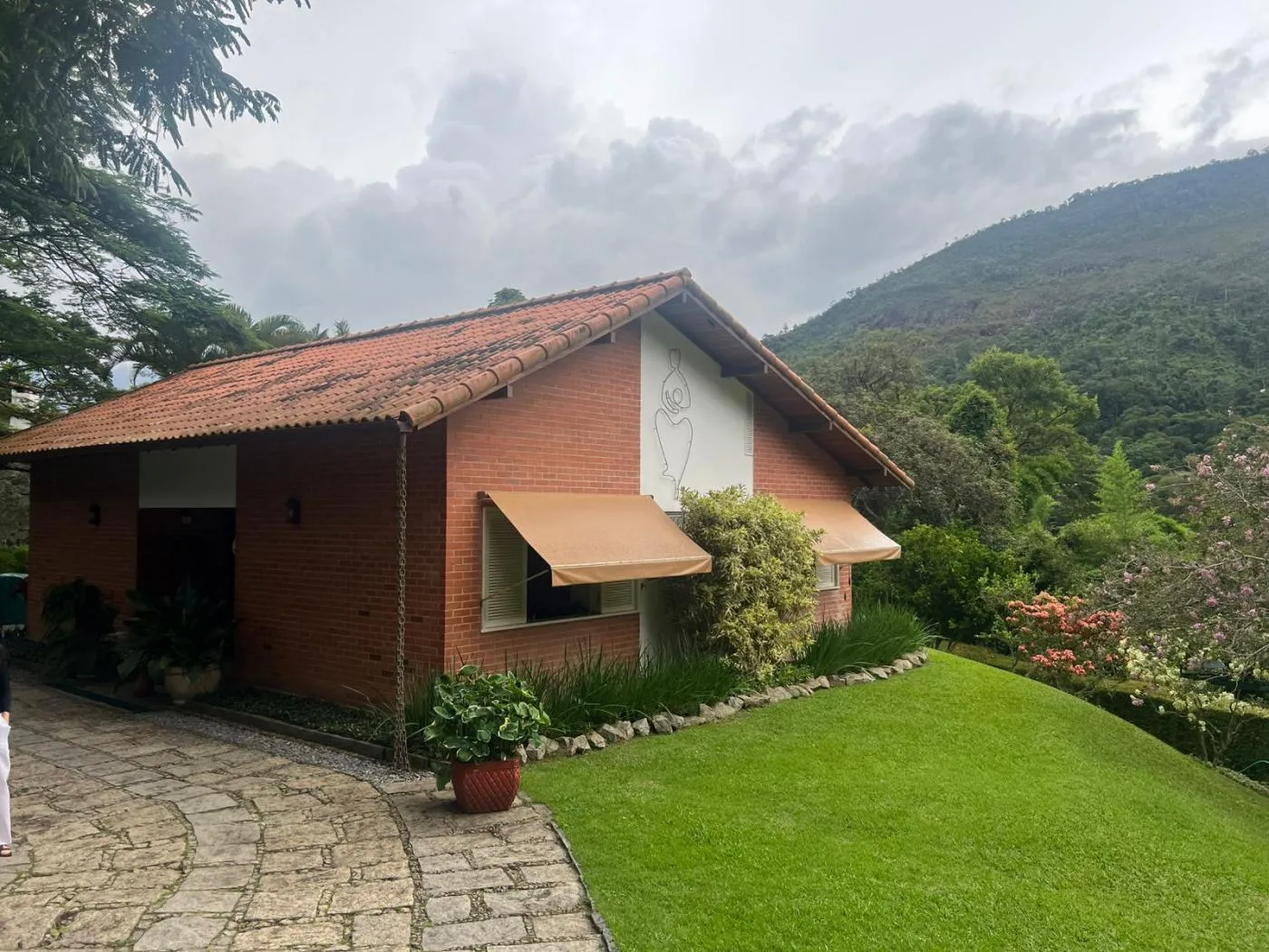 Imagem Casa em Condomínio para Venda em Petrópolis / RJ no bairro Nogueira