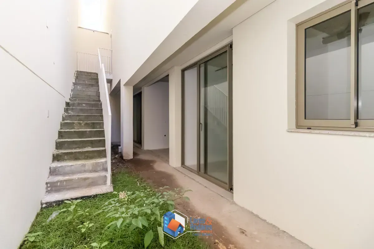 Imagem Casa no condomínio CONDOMÍNIO KINÁ ALTO DE PINHEIROS para venda com 4 quartos, sendo 4 suítes, 584m²