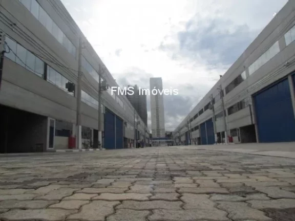 Imagem Galpão Industrial para Locação em Diadema-SP, Bairro Piraporinha, 2 Banheiros, 8 Vagas, 1.025m² de Área