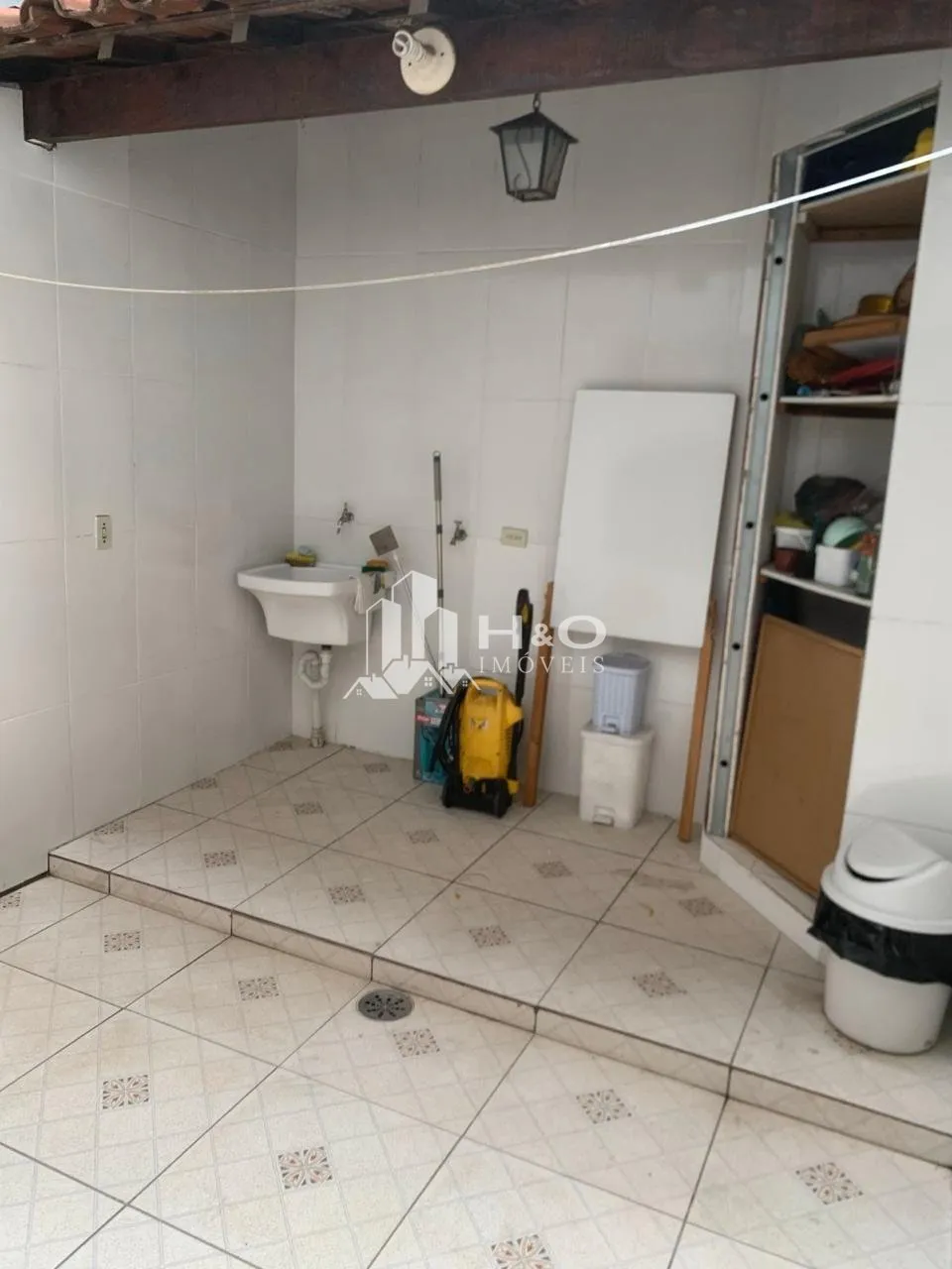 Imagem Sobrado à venda no bairro Jacuí com 100m², 3 dormitórios, quintal e 4 vagas de garagem