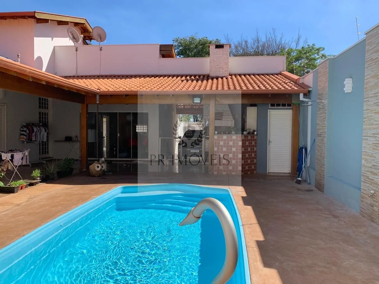 Foto do imóvel Luxuosa casa à venda em Araraquara-SP, Jardim Morumbi, 3 quartos, 2 suítes, 3 salas, 4 vagas de garagem, 264m².