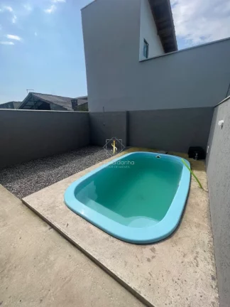 Imagem Casa em Guaratuba, Bairro Coroados 200 metros do mar, com Piscina.