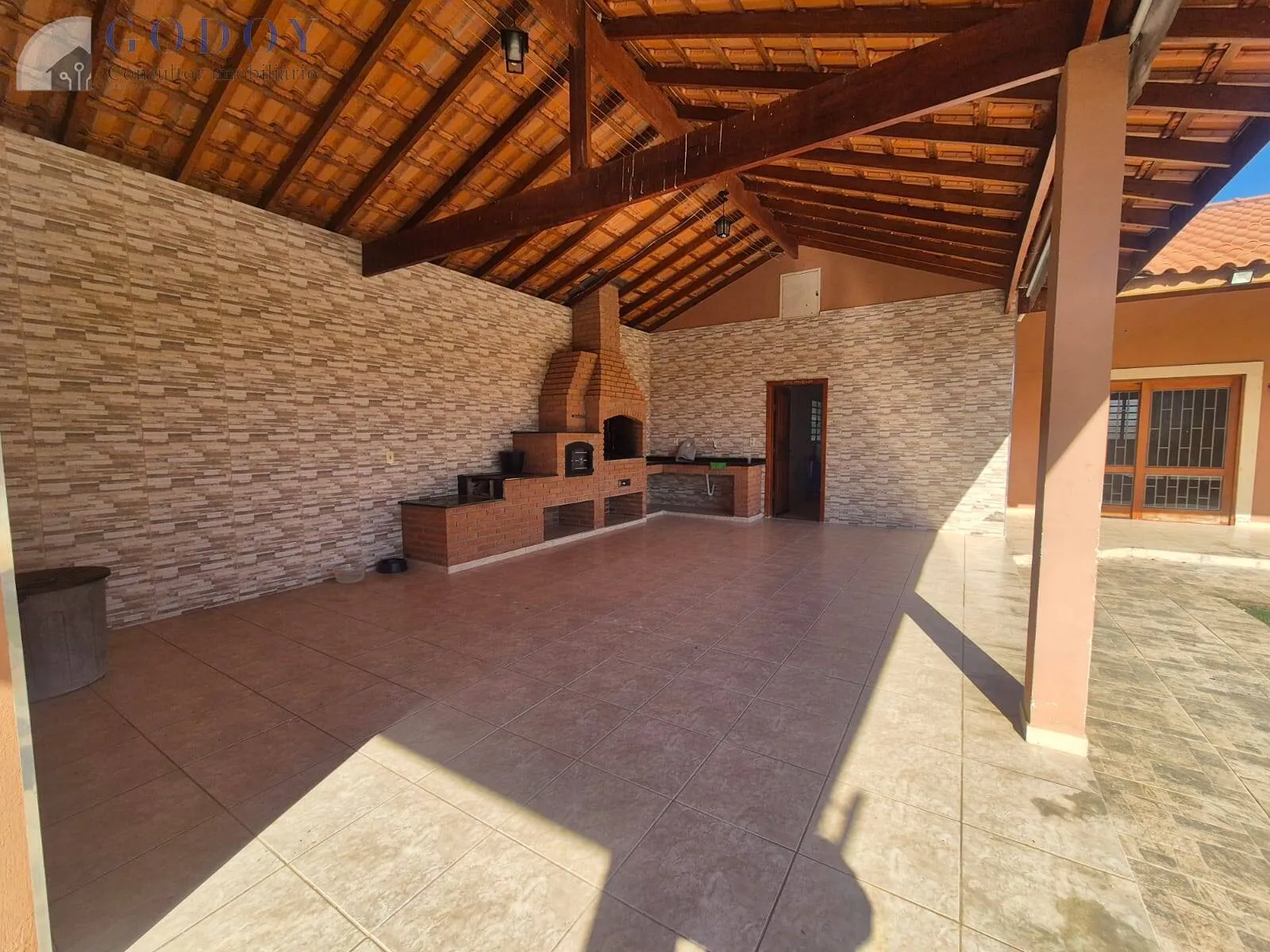 Imagem Chácara à Venda no Mandu - Ampla, Completa e com Excelente Área de Lazer