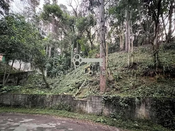 Imagem Lote de 570m² no Miolo da Granja Viana - rua com portaria 24horas