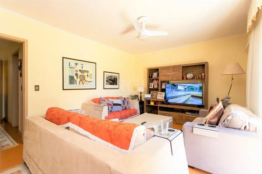 Imagem Casa para Venda - 228m², 4 dormitórios, sendo 1 suites, 5 vagas - Teresópolis