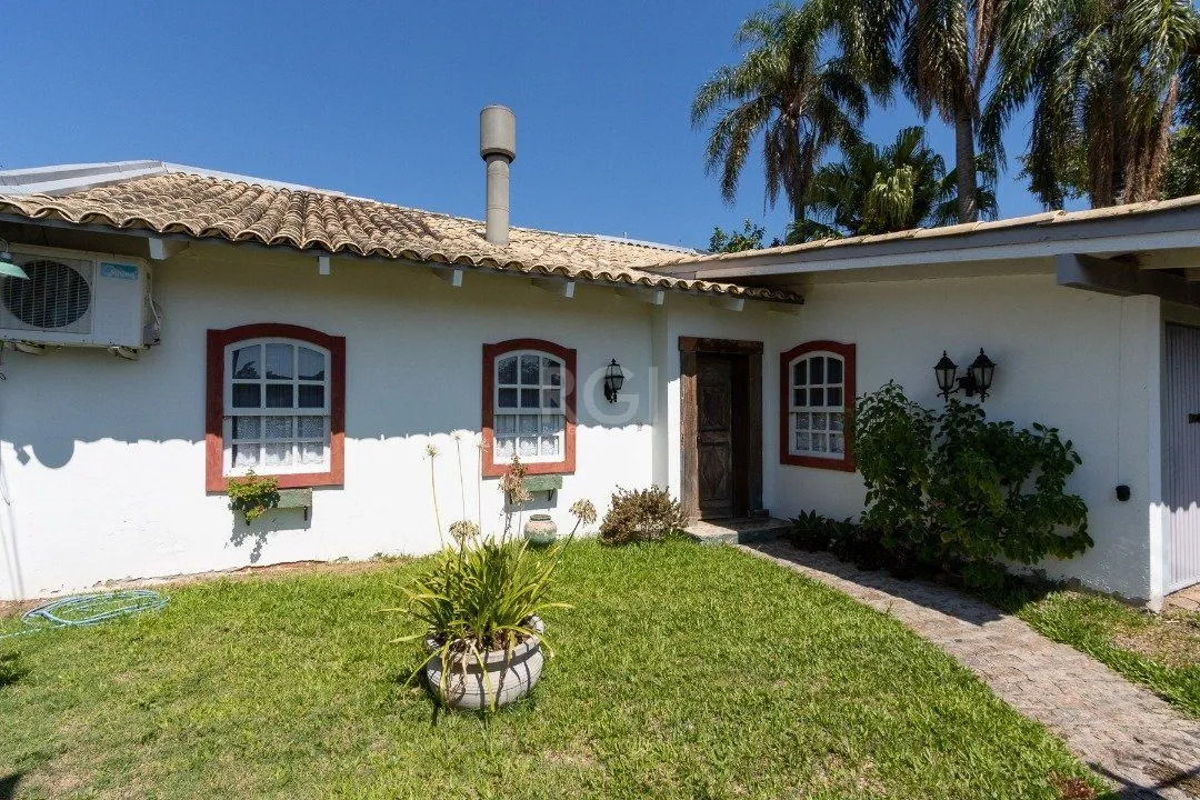 Imagem Casa para Venda - 244m², 3 dormitórios, sendo 1 suites, 2 vagas - Guarujá
