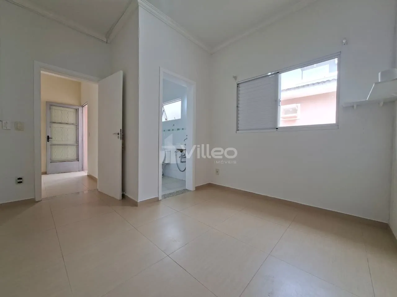 Imagem Venha conhecer e se encantar por essa confortável casa num dos condomínios mais tradicionais de So...