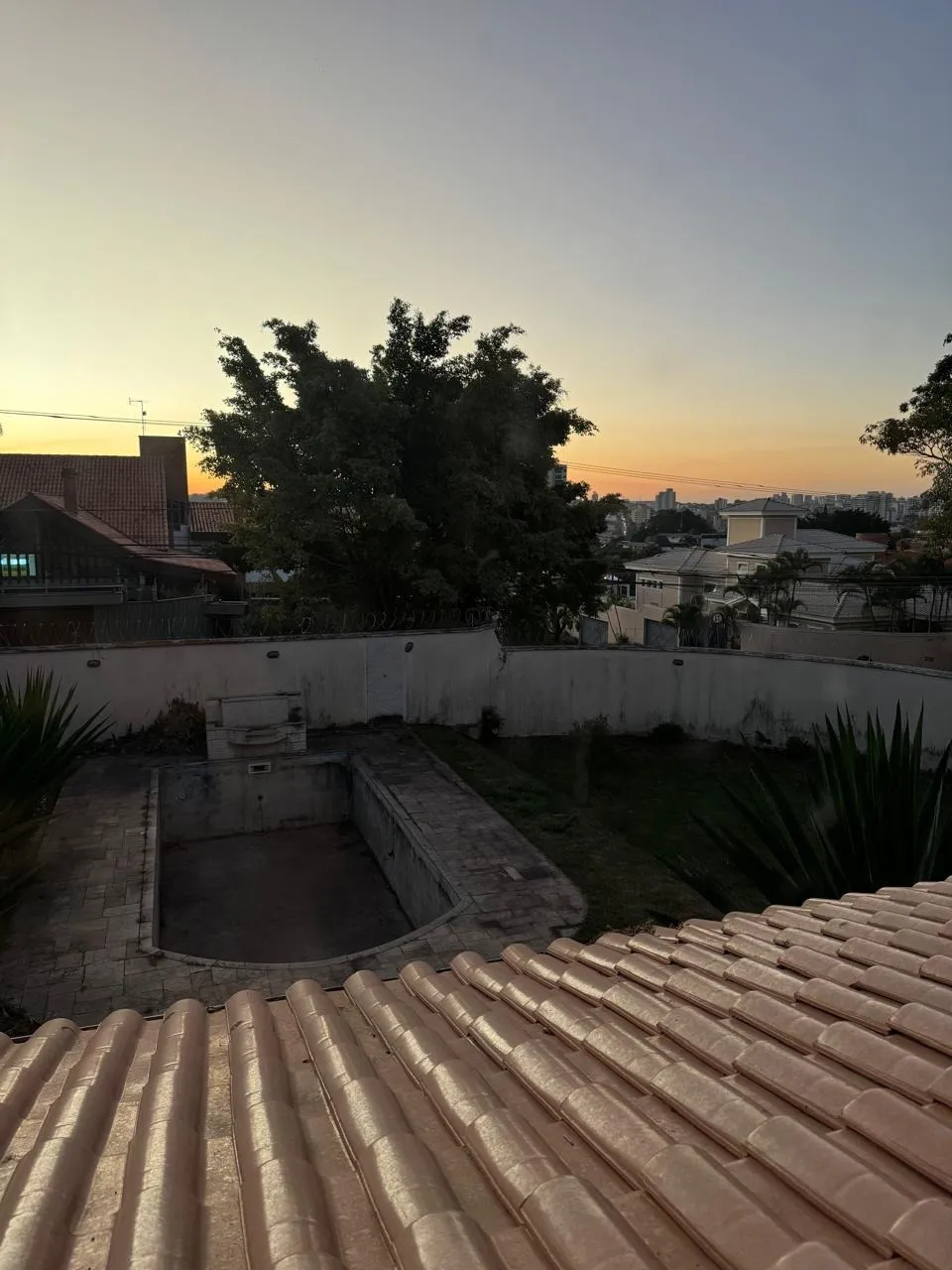 Imagem Casa Comercial para Locação no Jardim América, Sorocaba-SP: 7 Salas, 4 Banheiros, 491m² de Área