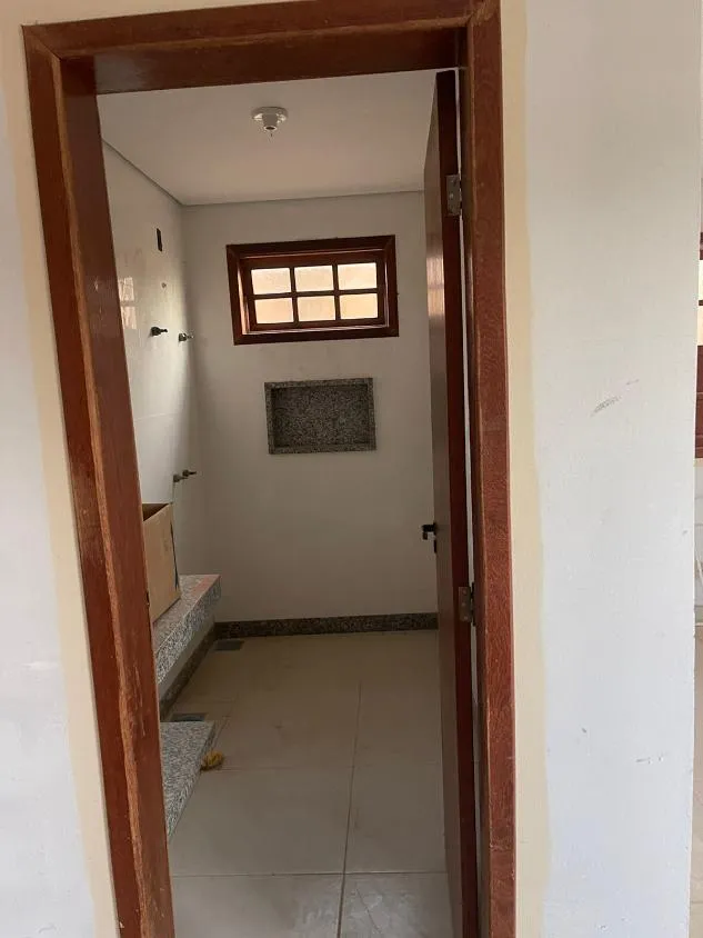 Imagem Vendo uma excelente casa em Crucilândia/MG ( valor 500.000,00 )