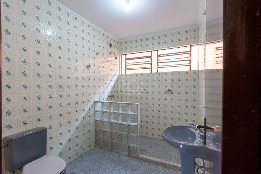 Imagem Casa para Venda - 454.7m², 5 dormitórios, sendo 1 suites, 8 vagas - Teresópolis
