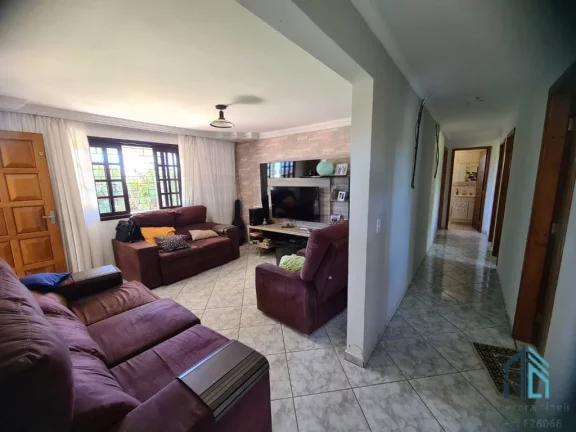 Imagem Casa Semi mobiliada, 04 quartos c/suíte, área de lazer, em Fazenda Rio Grande PR