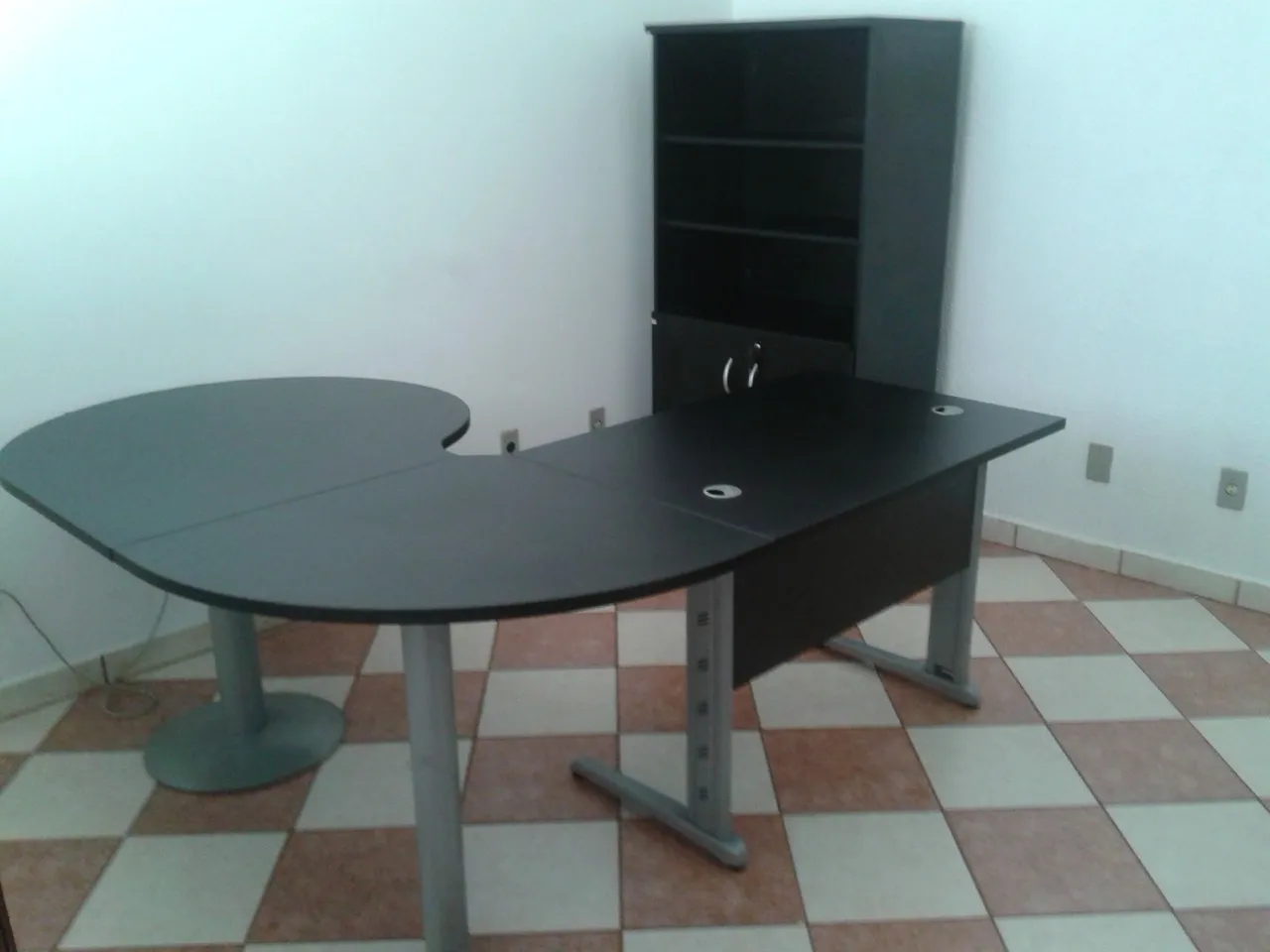 Imagem Sala Comercial para Locação no Centro de Sorocaba-SP: 1 Sala, 1 Banheiro, 12m² de Área